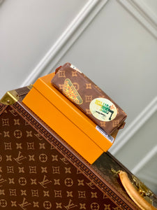 LOUIS POCHETTE COSMETIQUE PM STICKER MONOGRAM