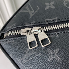 Load image into Gallery viewer, LOUIS TOILETRY MONOGRAM (BLACK)
