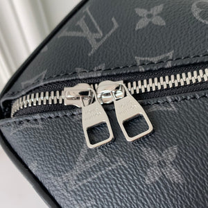 LOUIS TOILETRY MONOGRAM (BLACK)