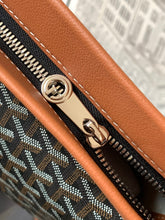 Load image into Gallery viewer, CONTI POUCH (BLACK TAN)
