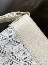 Load image into Gallery viewer, CONTI POUCH (WHITE)
