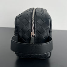 Load image into Gallery viewer, INTRECCIATO TRAVEL POUCH (BLACK)
