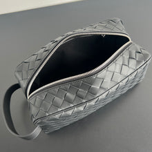 Load image into Gallery viewer, INTRECCIATO TRAVEL POUCH (BLACK)
