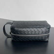 Load image into Gallery viewer, INTRECCIATO TRAVEL POUCH (BLACK)
