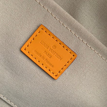 Load image into Gallery viewer, LOUIS LOCKER DOPP KIT (DENIM)

