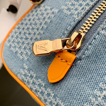 Load image into Gallery viewer, LOUIS LOCKER DOPP KIT (DENIM)
