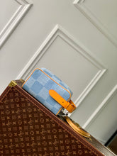Load image into Gallery viewer, LOUIS LOCKER DOPP KIT (DENIM)
