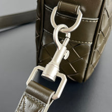 Load image into Gallery viewer, INTRECCIATO CAMERA BAG (SAND)
