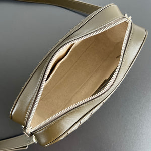 INTRECCIATO CAMERA BAG (SAND)