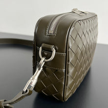 Load image into Gallery viewer, INTRECCIATO CAMERA BAG (SAND)
