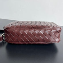 Load image into Gallery viewer, INTRECCIATO CAMERA BAG (BURGUNDY)
