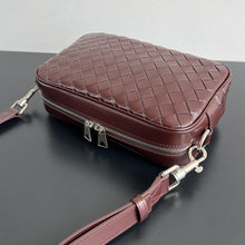 Load image into Gallery viewer, INTRECCIATO CAMERA BAG (BURGUNDY)
