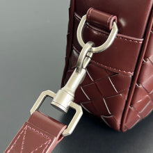 Load image into Gallery viewer, INTRECCIATO CAMERA BAG (BURGUNDY)
