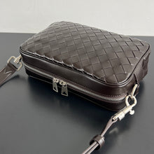 Load image into Gallery viewer, INTRECCIATO CAMERA BAG (BROWN)
