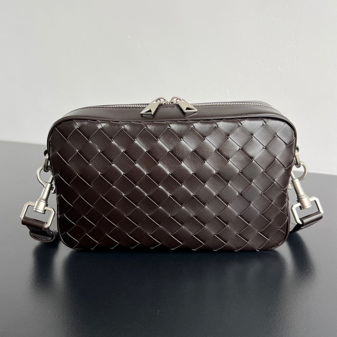 INTRECCIATO CAMERA BAG (BROWN)