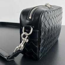 Load image into Gallery viewer, INTRECCIATO CAMERA BAG (BLACK)
